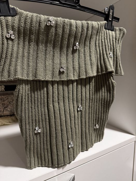 Потник с камъни и паднало рамо