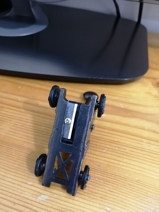 Точилка для карандашей (металлическая)