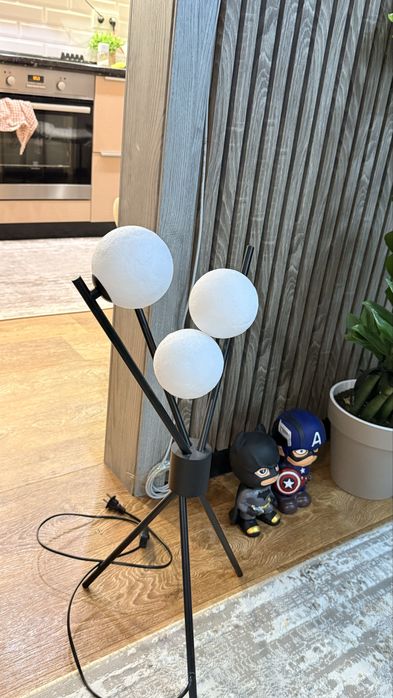 Продам светильник напольный