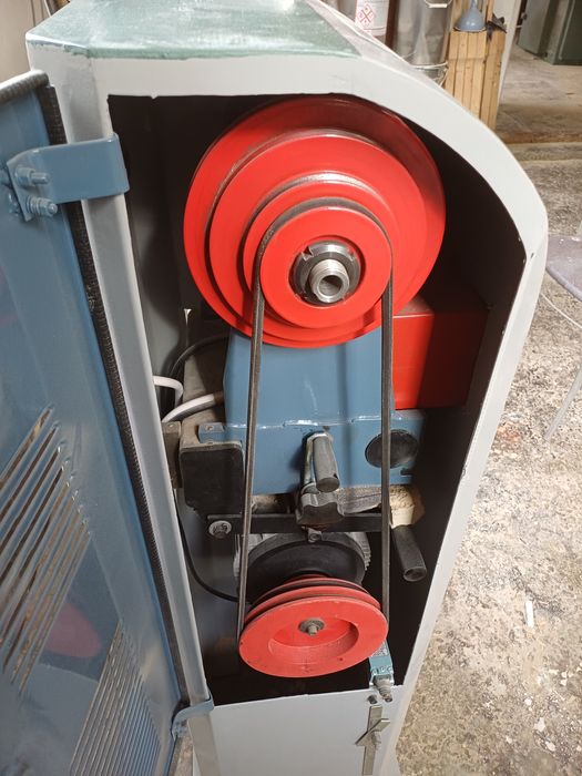 Vând  strung pentru lemn