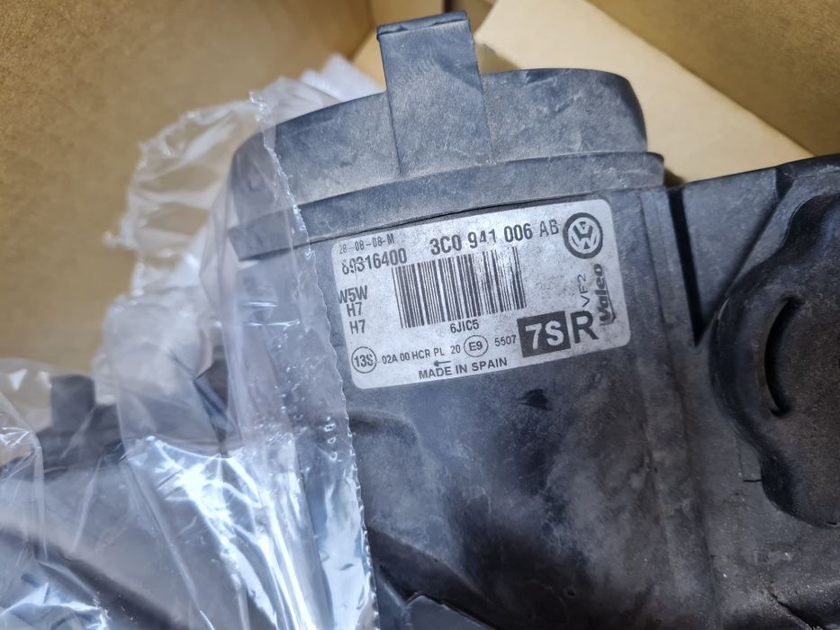Оригинални фарове за VW Passat b6