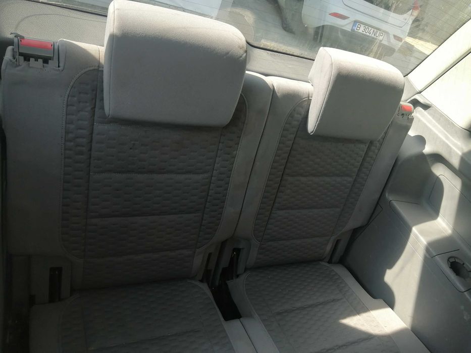 dezmembram volkswagen touran
