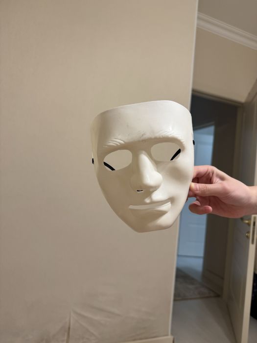 Продам маски белые