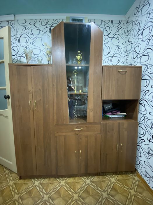 Шкаф в гостиную, состоит из 3 шкафов