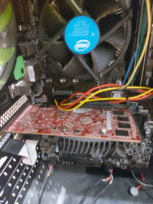 Vand calculator PC , Intel G4400 , 8GB RAM DDR4 , Amd RADEON R7 200