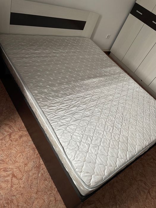 Продам кровать с матрасом