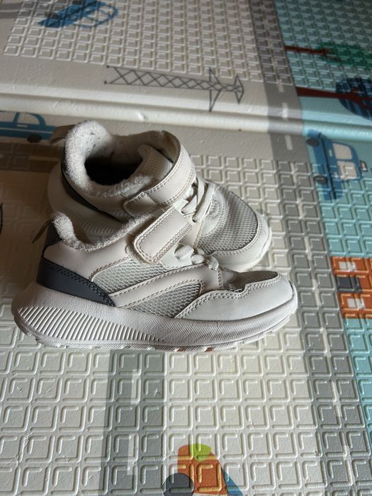 Детски бели кецове