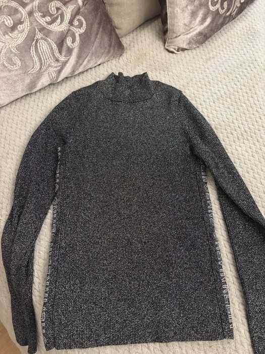 Красив дамски пуловер Calvin Klein,отлично състояние