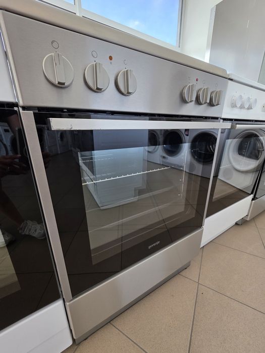Свободностояща печка с керамични котлони Gorenje