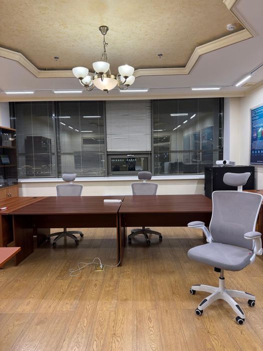 Офисные столы/ офисная мебель