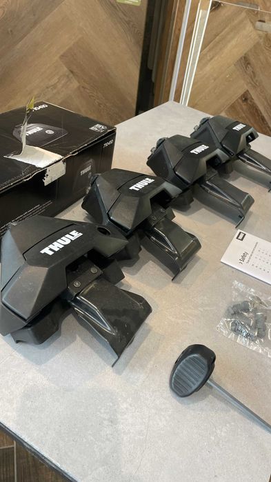 Thule Evo Clamp 710500 - Picior de prindere pentru barele transversale Thule EVO + KIT Toyota CHR model nou