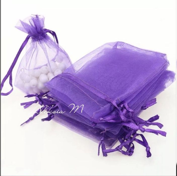 на едро и дребно нови торбички от органза с връзки бижута подаръци