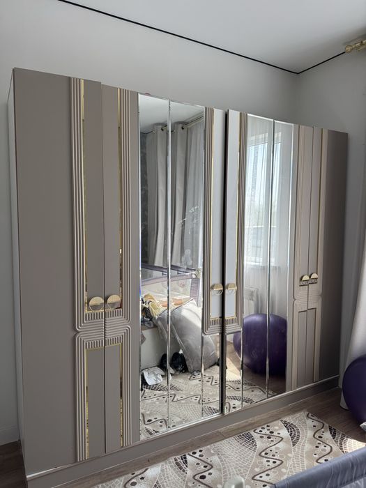 Продается шкаф вместительный хорошего качества, покупали недавно