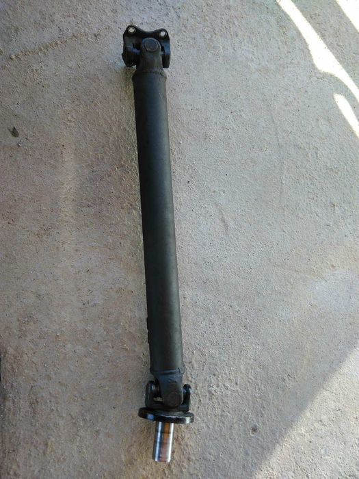 Продавам заден кардан за Mitsubishi Padjero 2