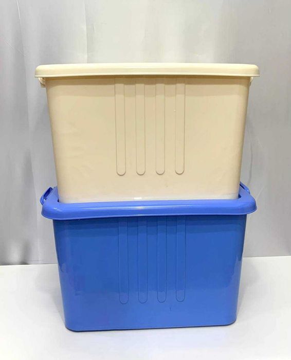 Большой пластиковый контейнеры
