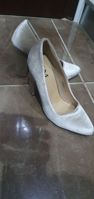 Дамски обувки с ток