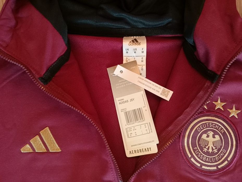 Продается спортивный костюм