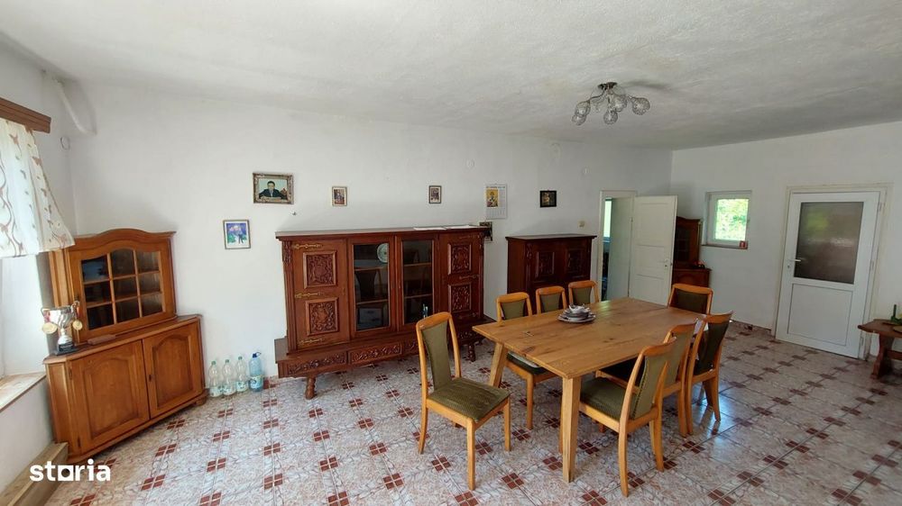Casa cu 8 camere + 800mp teren Cisnadie zona Centrala