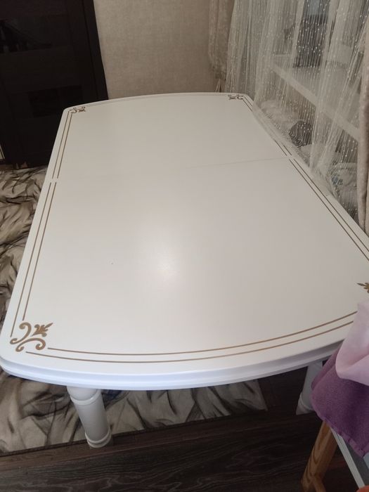 Срочно. Продам стол.