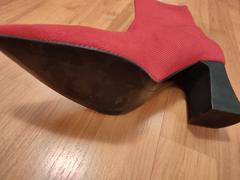 Botine rosii Zara