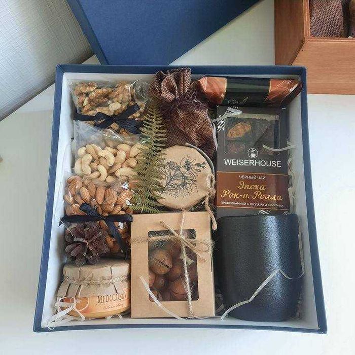 Подарки оптом корпоративные под заказ на любой праздник и на 8 марта