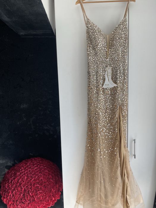 Rochie pietre nude ! Purtata o singura data 1 eveniment !