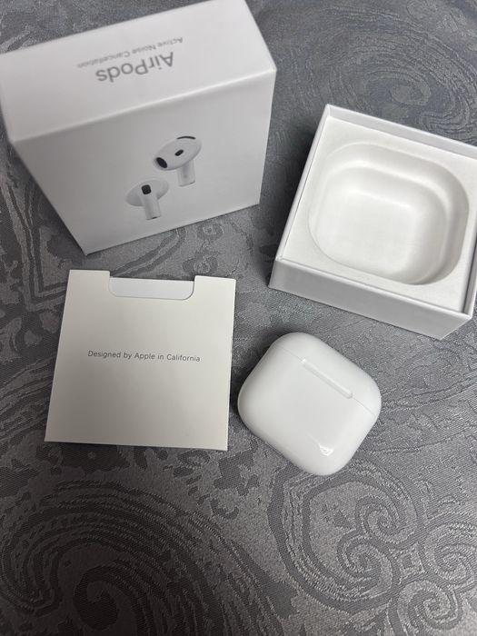AirPods 4 active noise cancellation