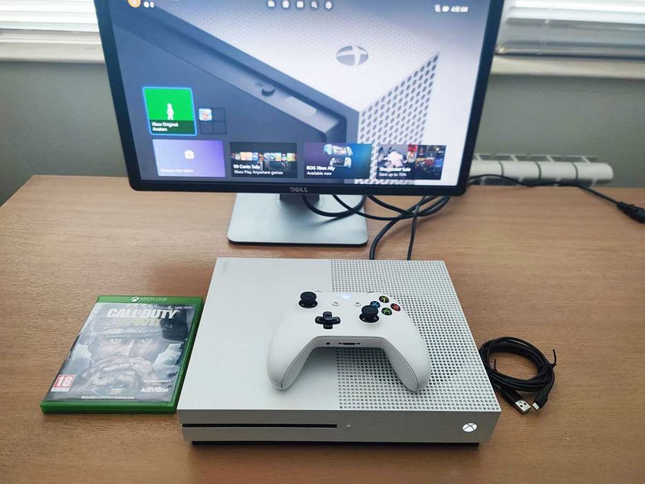 Xbox One S с джойстик, кабели и подарък игра