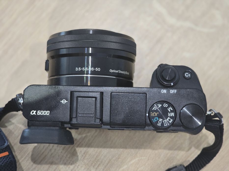 Sony α6000 (Alpha 6000) + Sony 16-50mm OSS – Отлично състояние, супер бърз автофокус