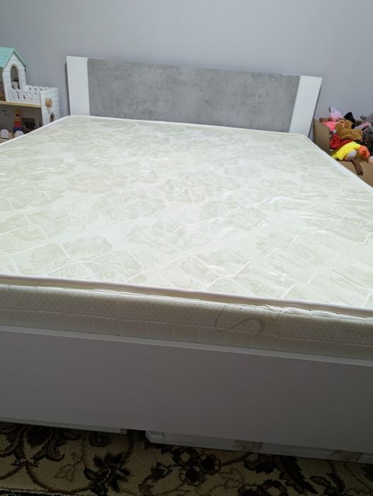 Кровать 2-х спальная с матрасом