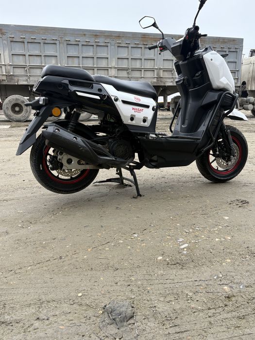 Skuter Moto sotiladi srochni