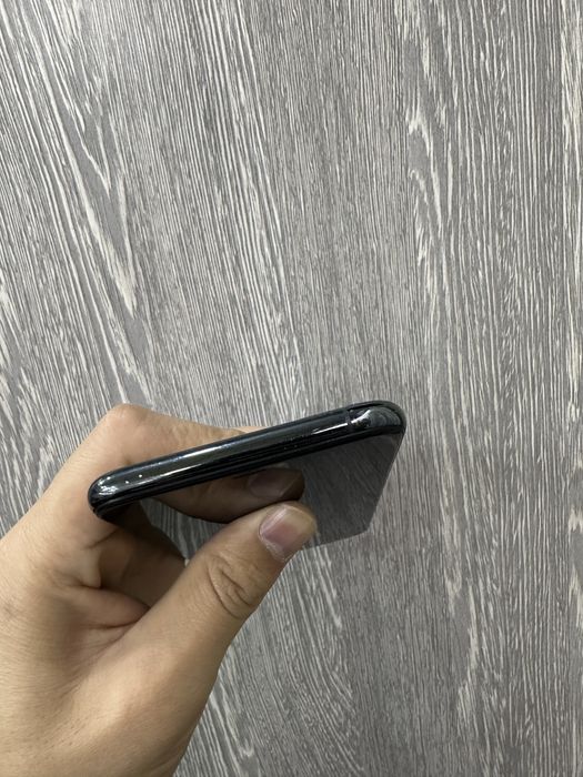 IPhone 11 Pro Max 64GB    .