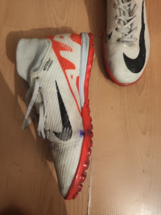 Продам сороконожки 39 размер nike