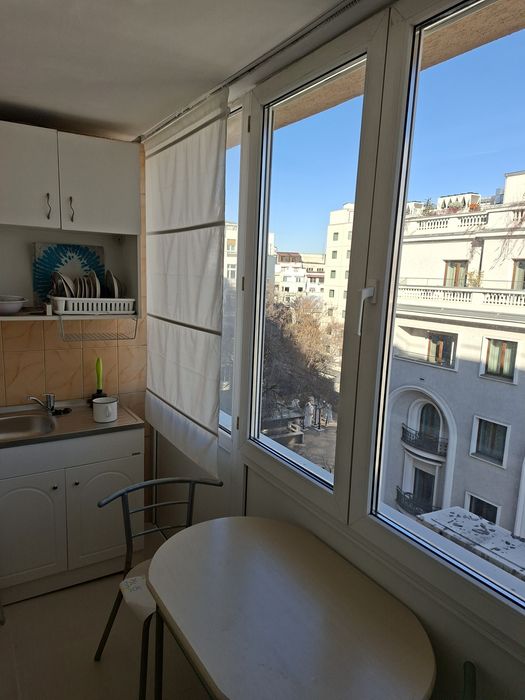 Inchiriez garsoniera vis a vis de Athenee Palace nou renovata si mobil