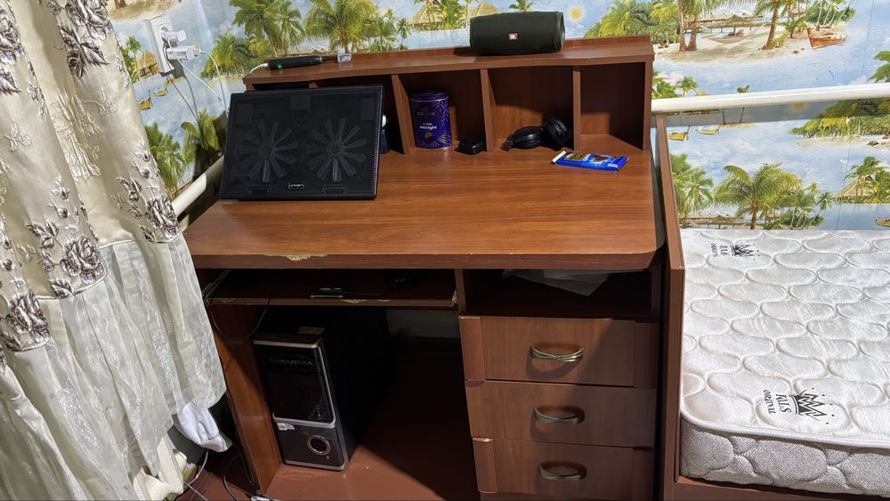 Продается гарнитур