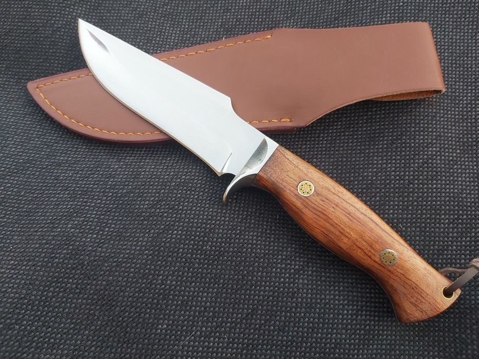Висококачествен ръчно изработен нож с кожена кания,LN411