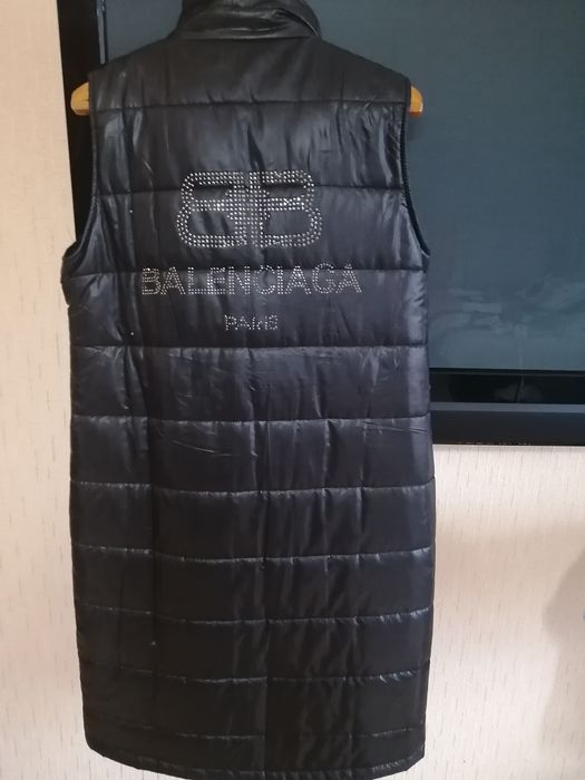 Продам безрукавку чёрного цвета