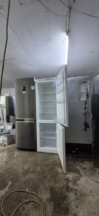Холодильник  белый отлично работает
