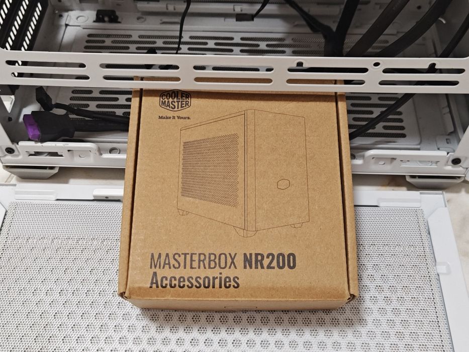 Componente sistem PC SFX Corsair 1000W, Enermax 550W, Cooler Master NR200