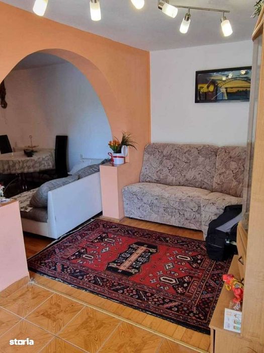 Închiriez etaj sau vând casă Vlădești