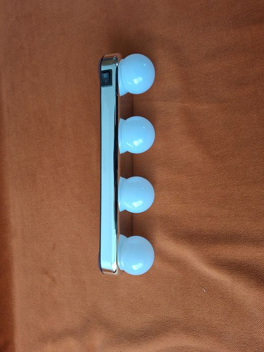 Lampa portabila pentru machiaj, 4 becuri LED, ventuze incluse, Urban Trends