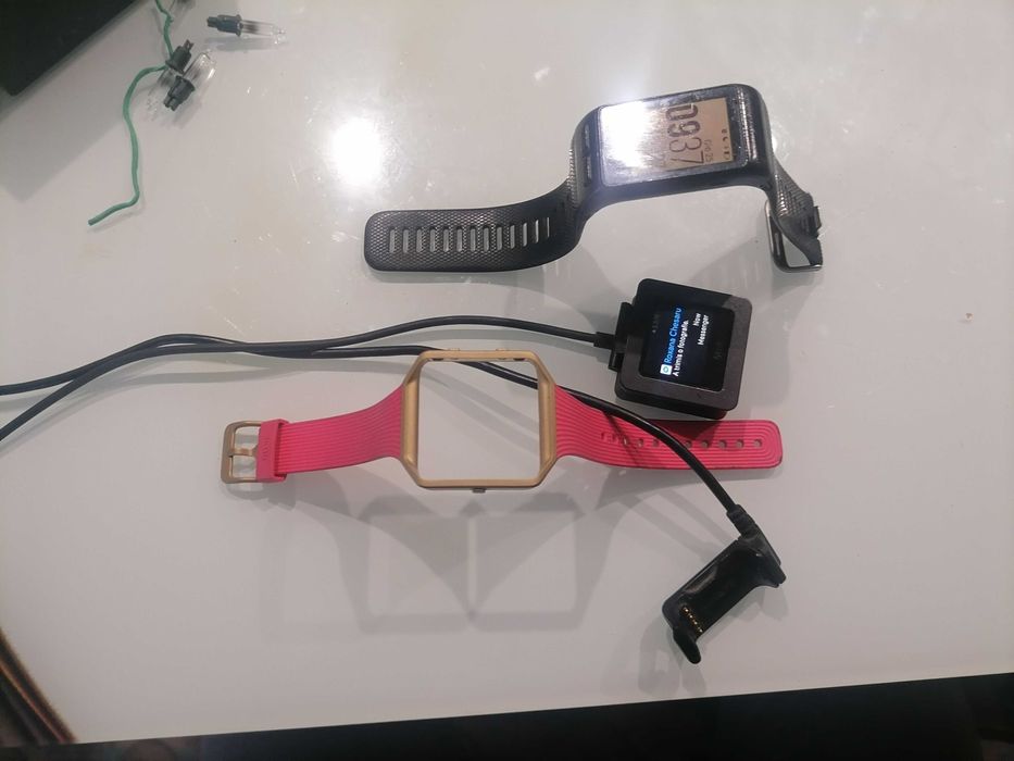 Fibit și garmin ceas