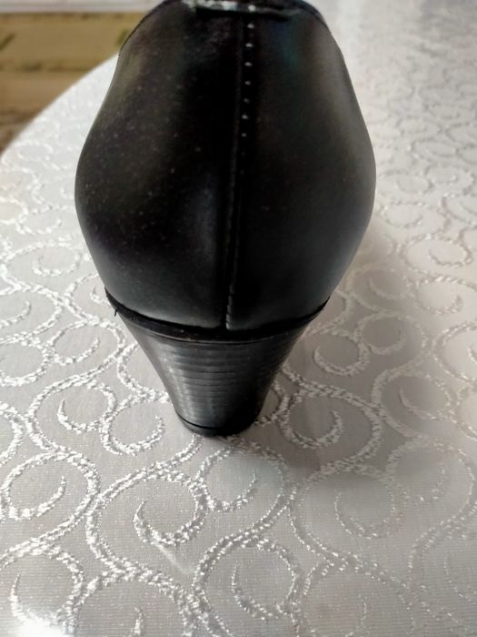 Продам женские туфли