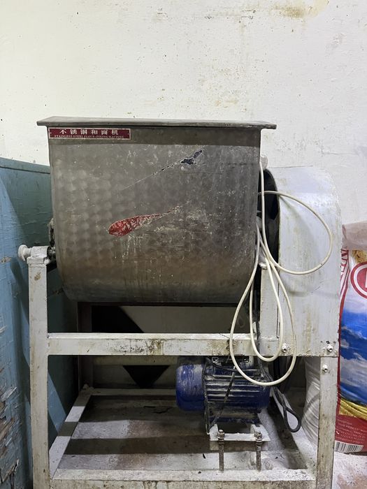 Тестомес / тестомесильная машина для пекарни