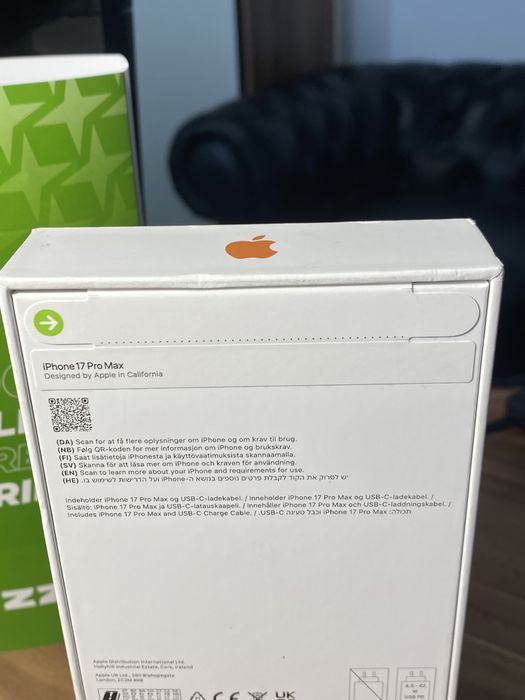 iPhone 17 Pro Max • 256 GB • Cosmic Orange