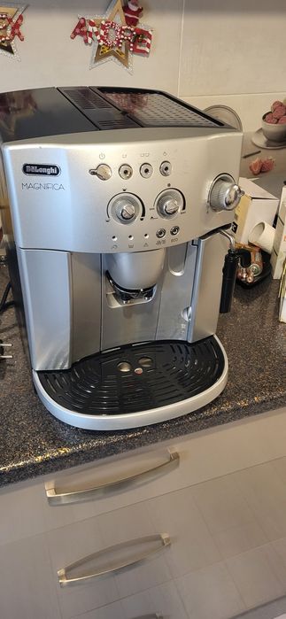 Expresor Delonghi Magnifica