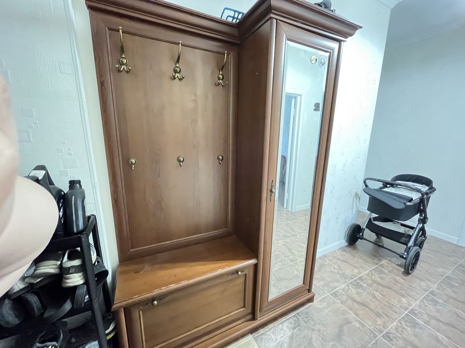 Прихожая со встроенной обувницей