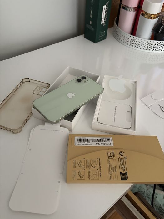 Айфон 12  64GB  без следи от употреба