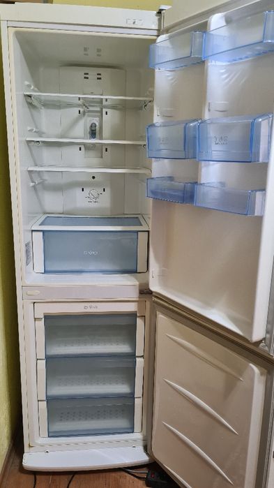 Холодильник б/у срочно продаётся