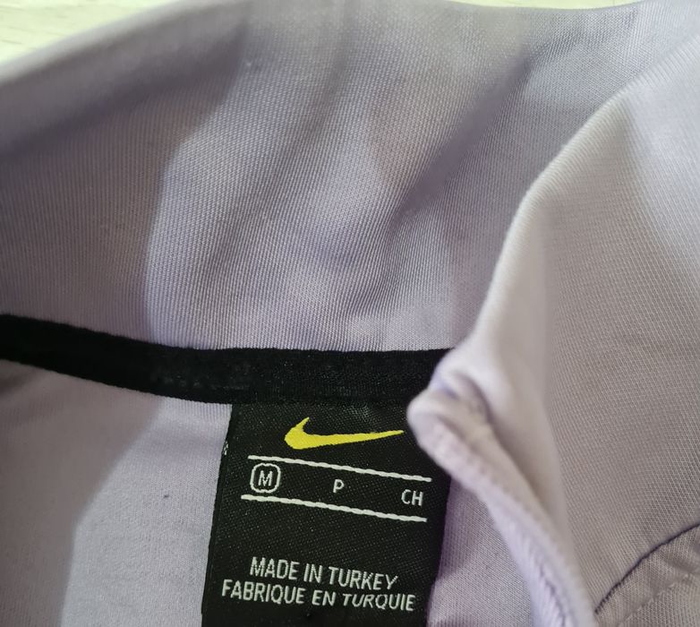 Горнище на Nike.